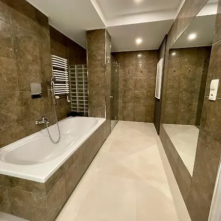 Apartment Boutique - Old Town 120m2 - Private Underground Parking -